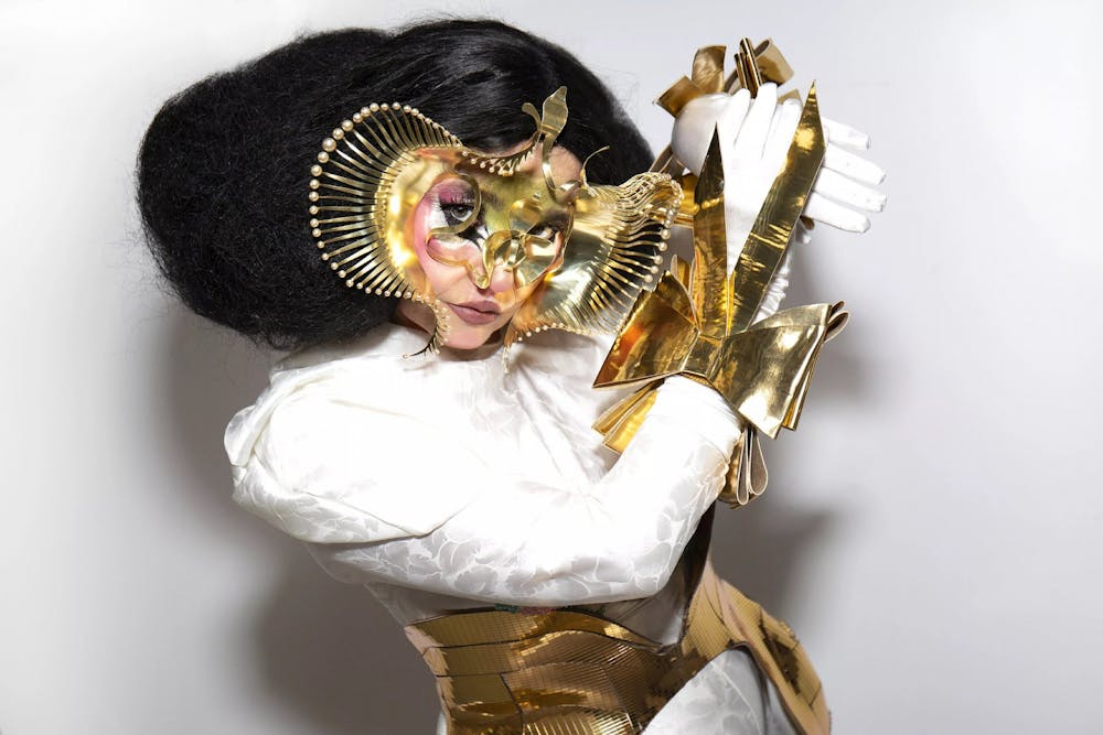 Björk fará rave durante eclipse solar na Islândia
