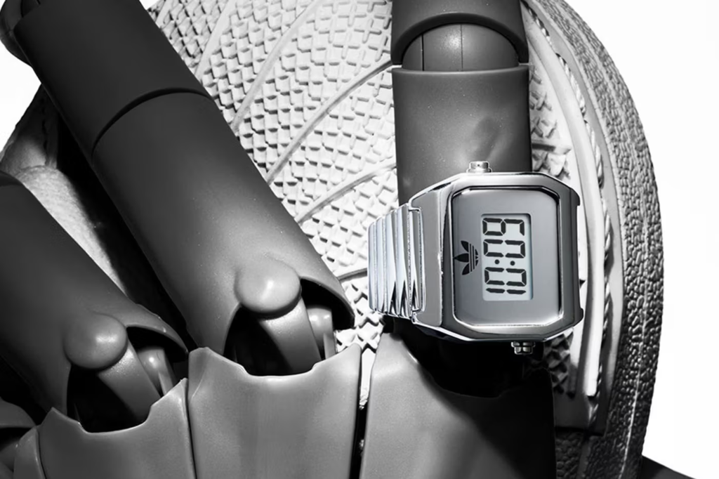 Adidas lança seu primeiro relógio em formato de anel