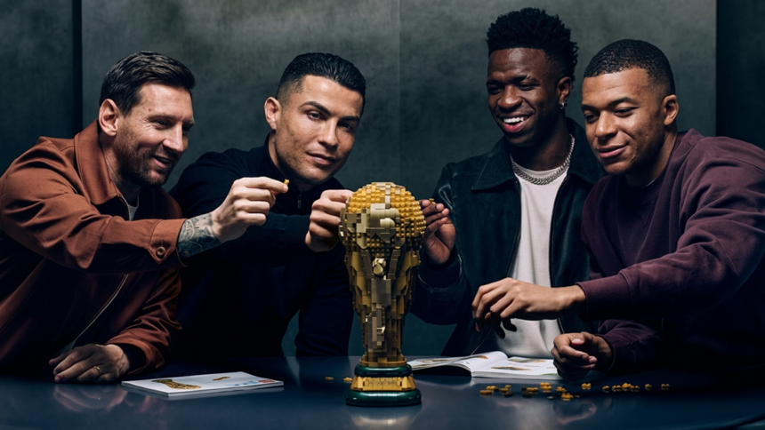Campanha da LEGO Copa do Mundo 2026 reúne Messi, Ronaldo e Vini Jr.