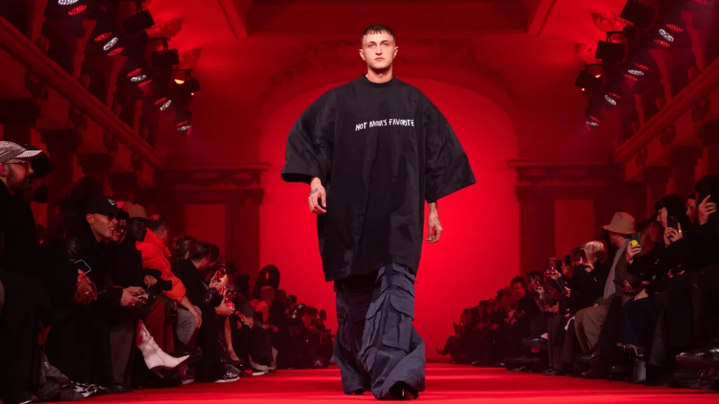 VETEMENTS NO CALENDÁRIO OFICIAL DA SEMANA MASCULINA DE MODA DE PARIS