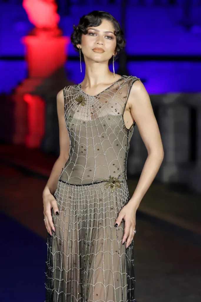 Zendaya usa vestido vintage Giorgio Armani