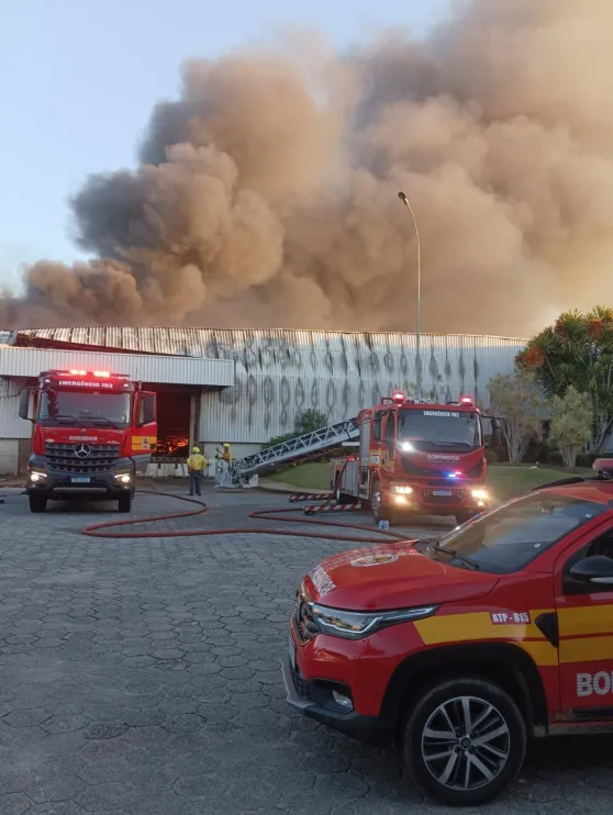 Incêndio atinge fábrica da Colcci em Santa Catarina
