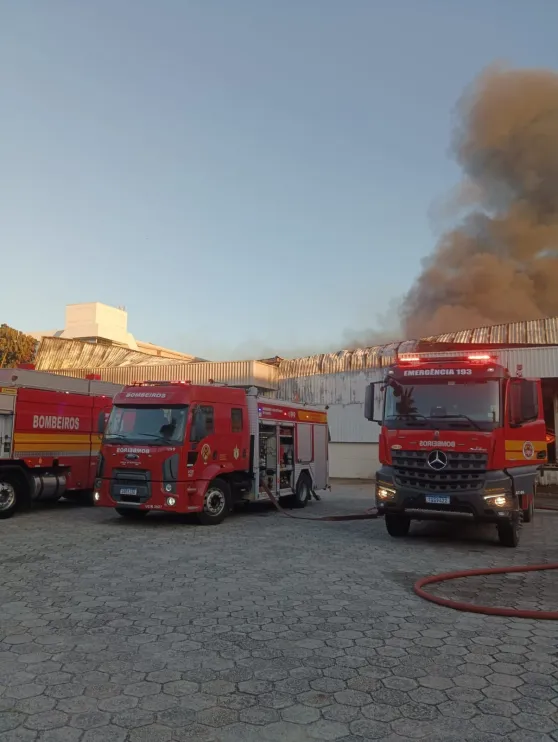 Incêndio atinge fábrica da Colcci em Santa Catarina