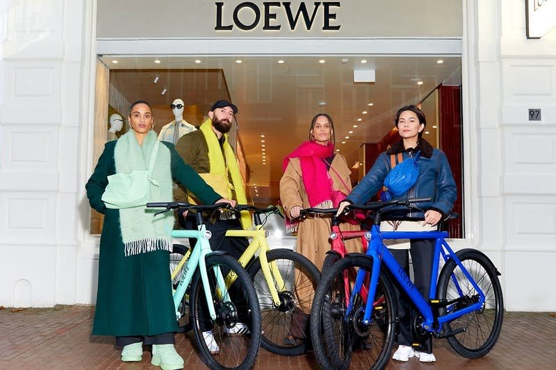 Vanmoof cria bikes para comemorar abertura da Loewe em Amsterdam 