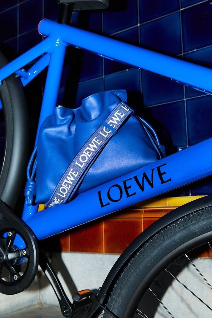 Vanmoof cria bikes para comemorar abertura da Loewe em Amsterdam 