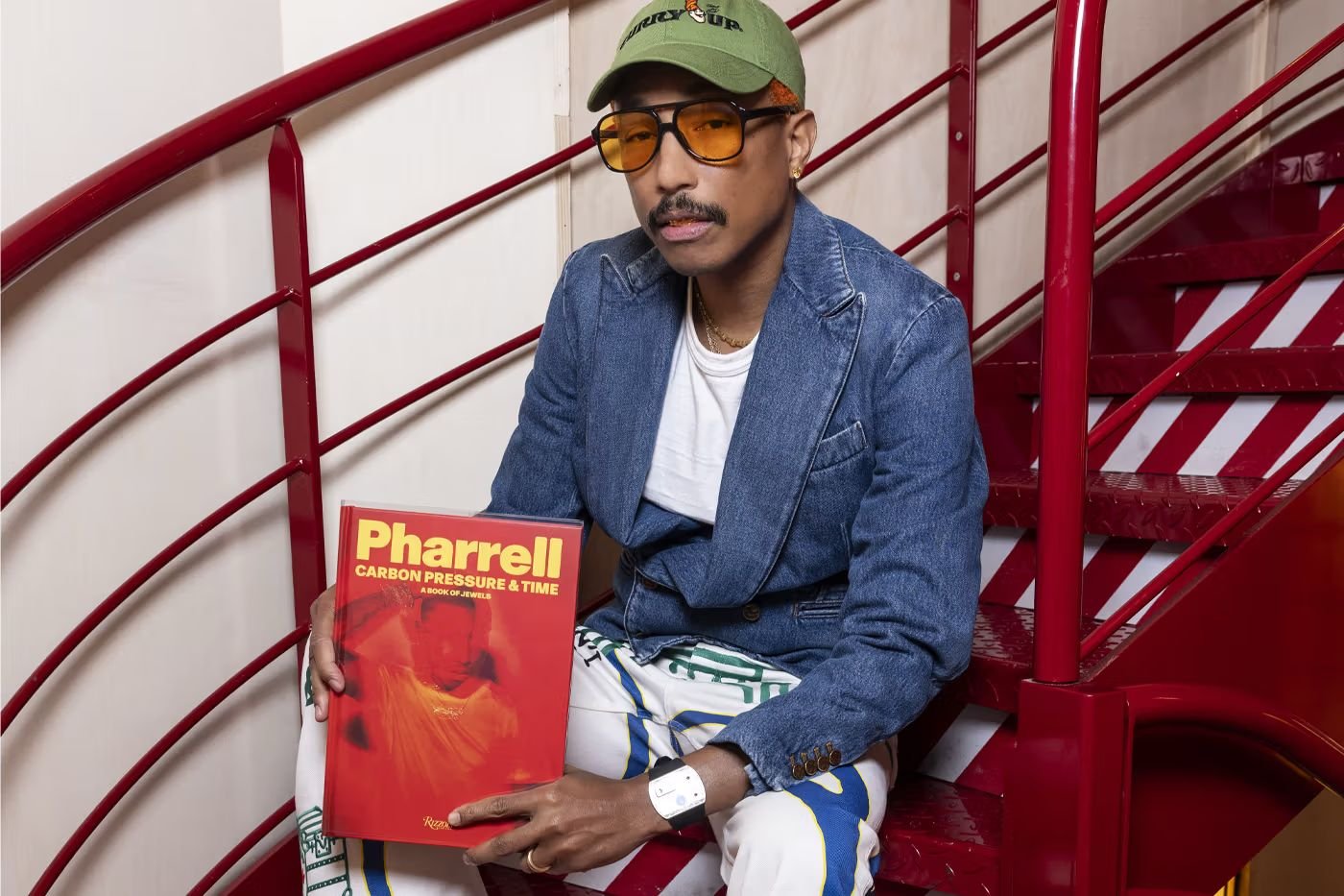 Pharrell Williams Lança Novo Livro Sobre Sua Coleção de Joias Personalizadas Com a Rizzoli