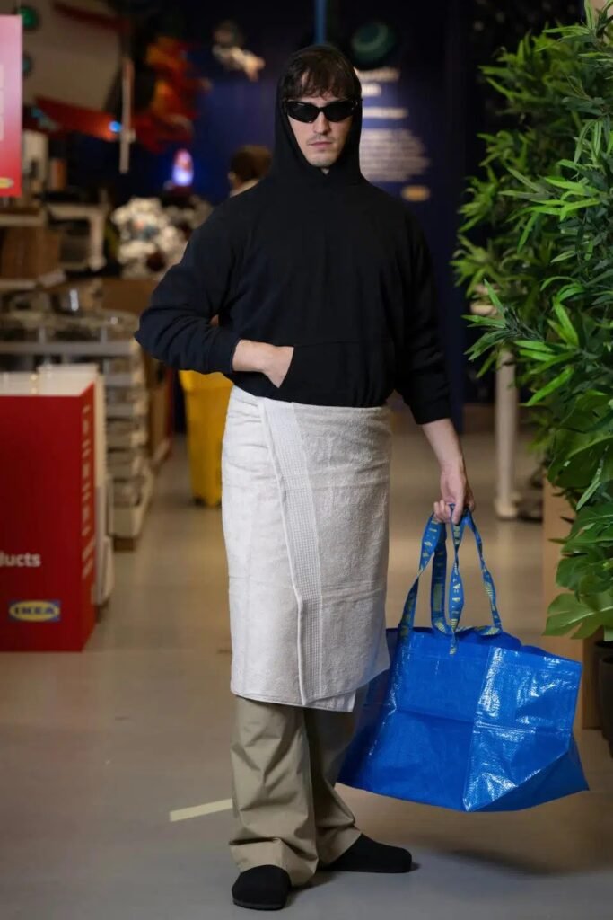 IKEA Responde com Estilo à Moda Exclusiva de Balenciaga