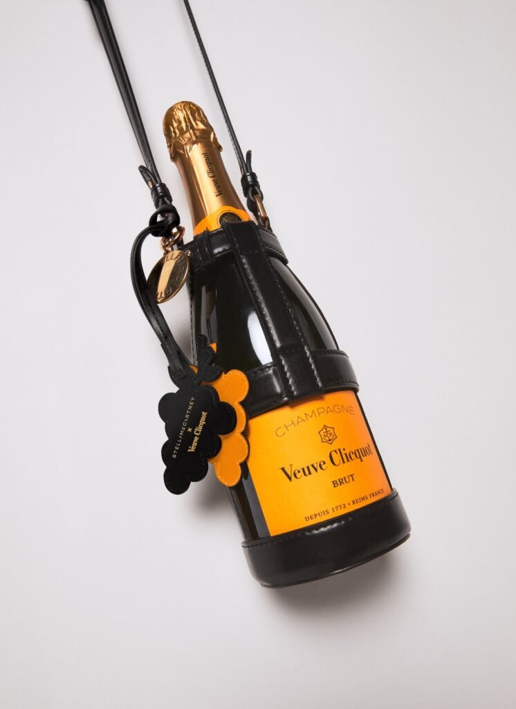 Stella McCartney e Veuve Clicquot Inovam com 'Couro' Feito de Resíduos de Champagne