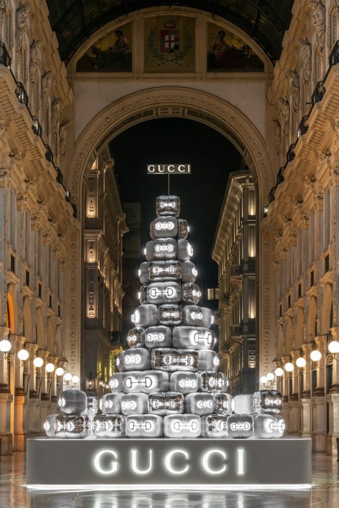 Gucci Ilumina Milão com Instalação Inovadora para as Festas