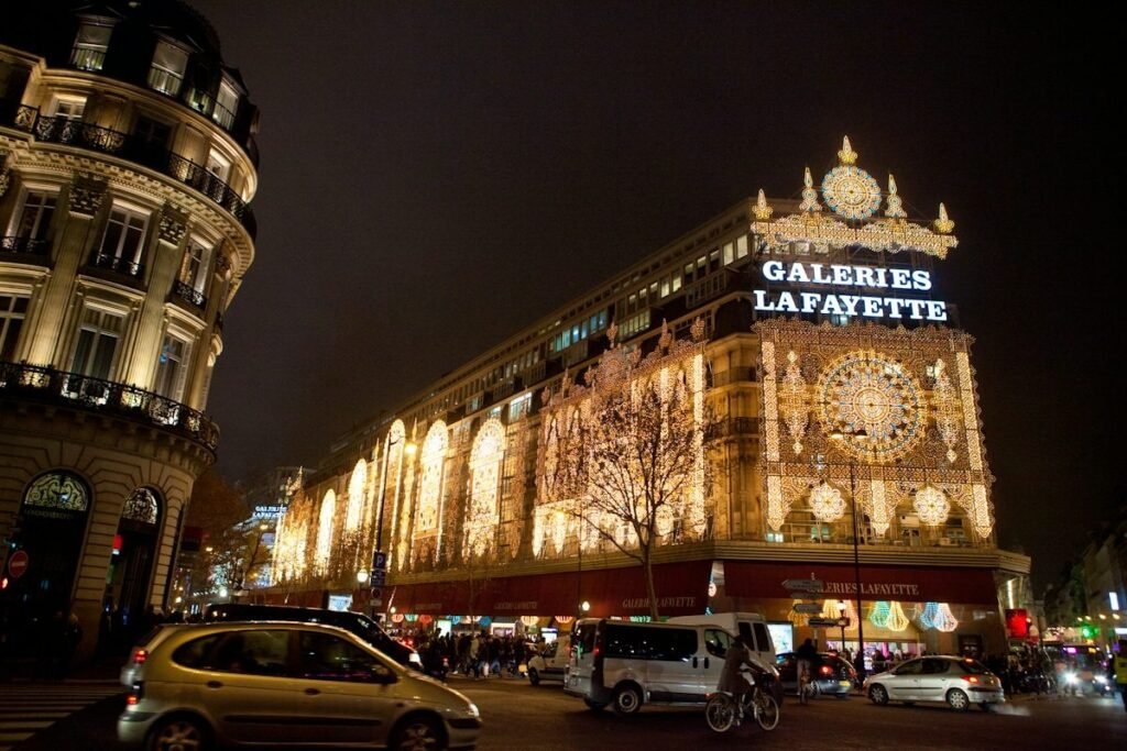 Futuro Incerto: 26 Lojas Galeries Lafayette na França Aguardam Veredicto Crucial