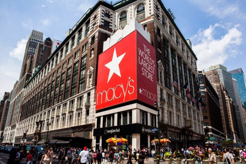 Macy's anuncia fechamento de 150 lojas