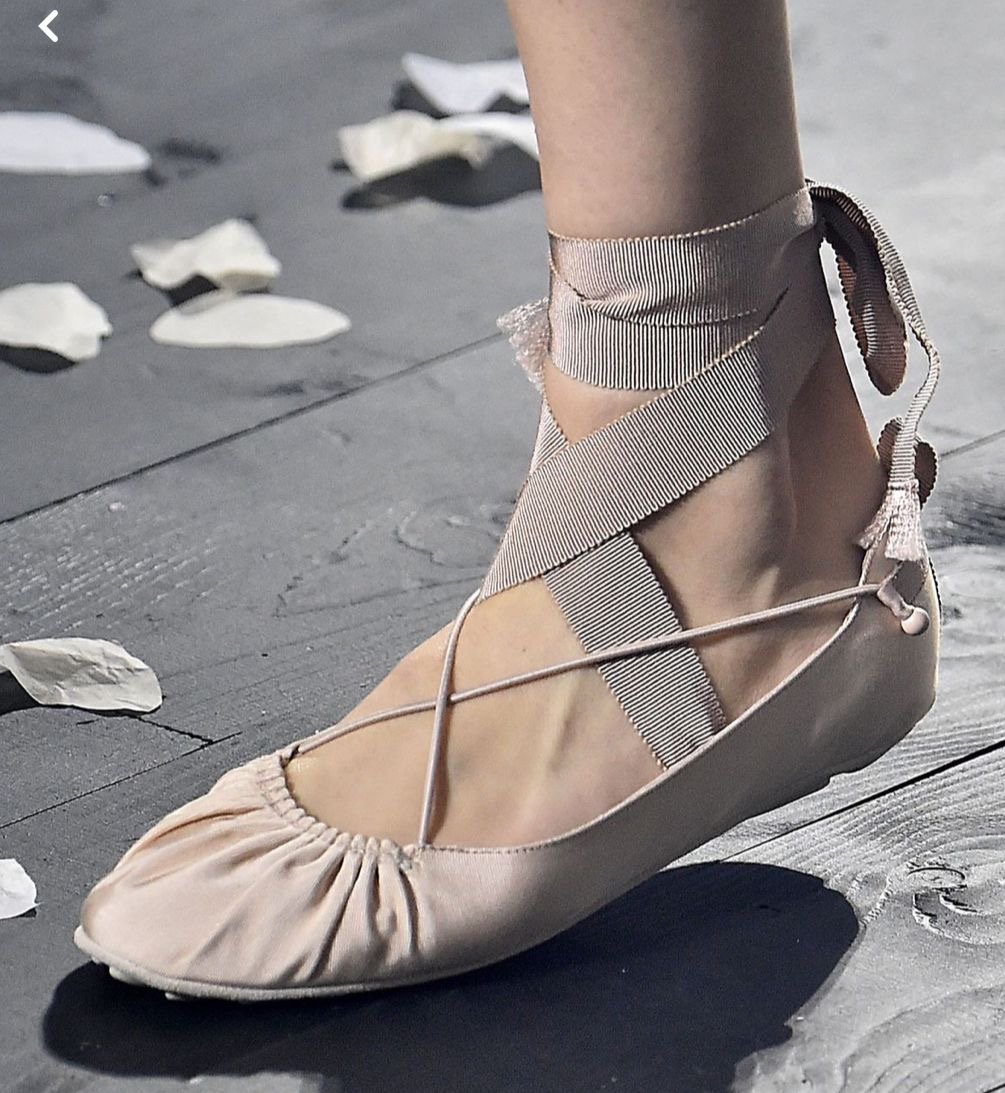 Sapatilhas Bailarina: Mais que um Calçado, um Símbolo de Estilo