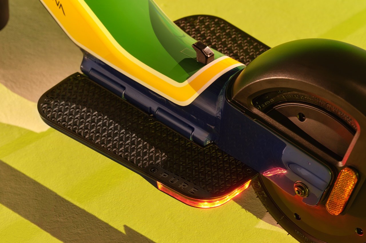 Pura Electric e McLaren se unem para lançar scooter elétrico inspirado em Senna