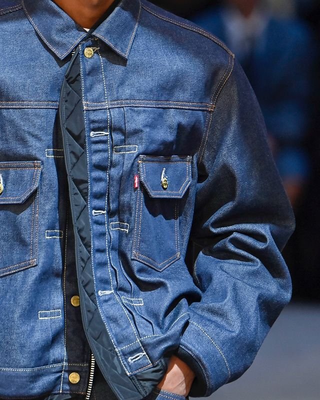 Levi's e sacai Redefinem o Denim na Semana de Moda de Paris: Uma Colaboração Visionária para 2025