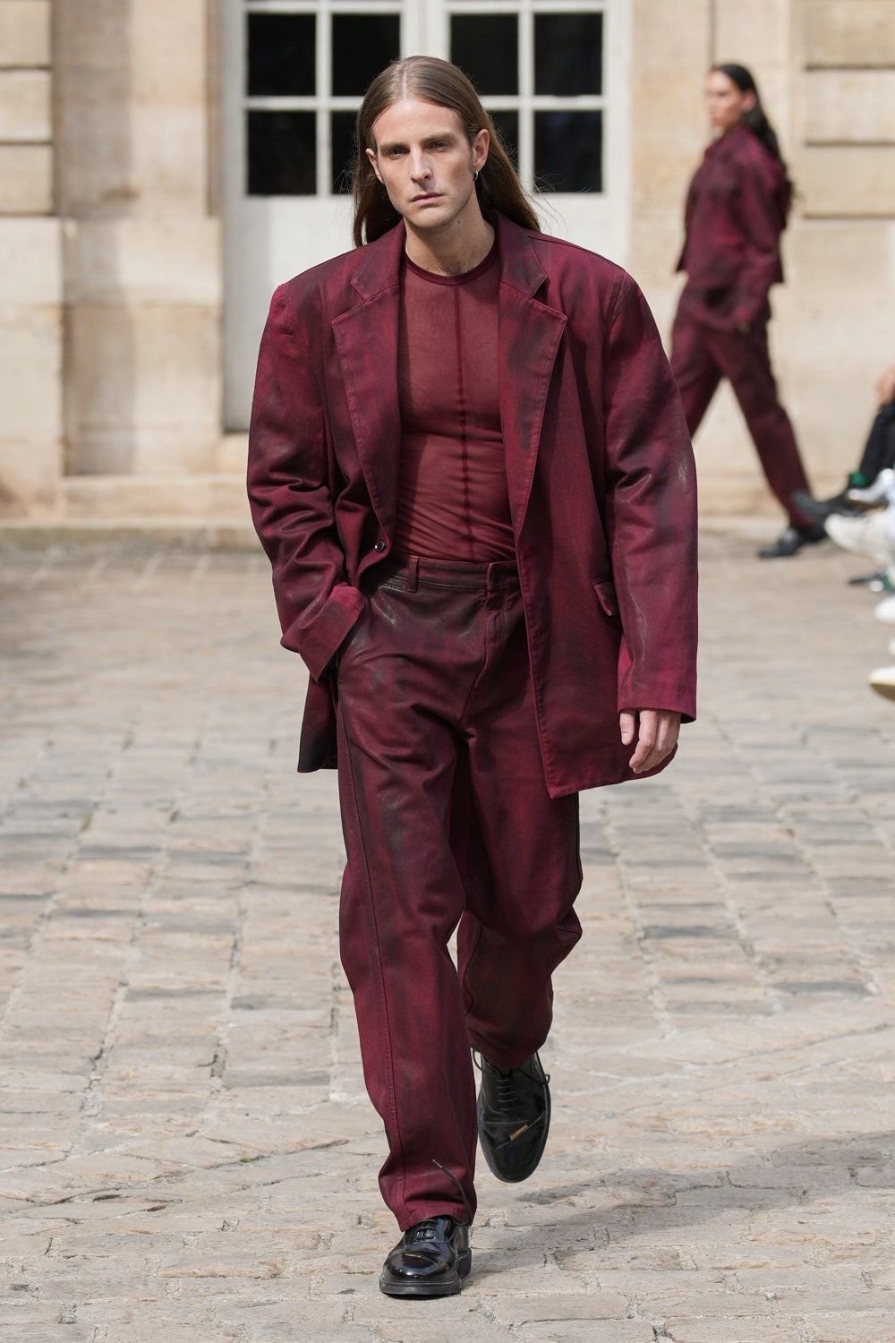 Paris Fashion Week 2025: LGN Louis Gabriel Nouchi Reinventa a Elegância Masculina