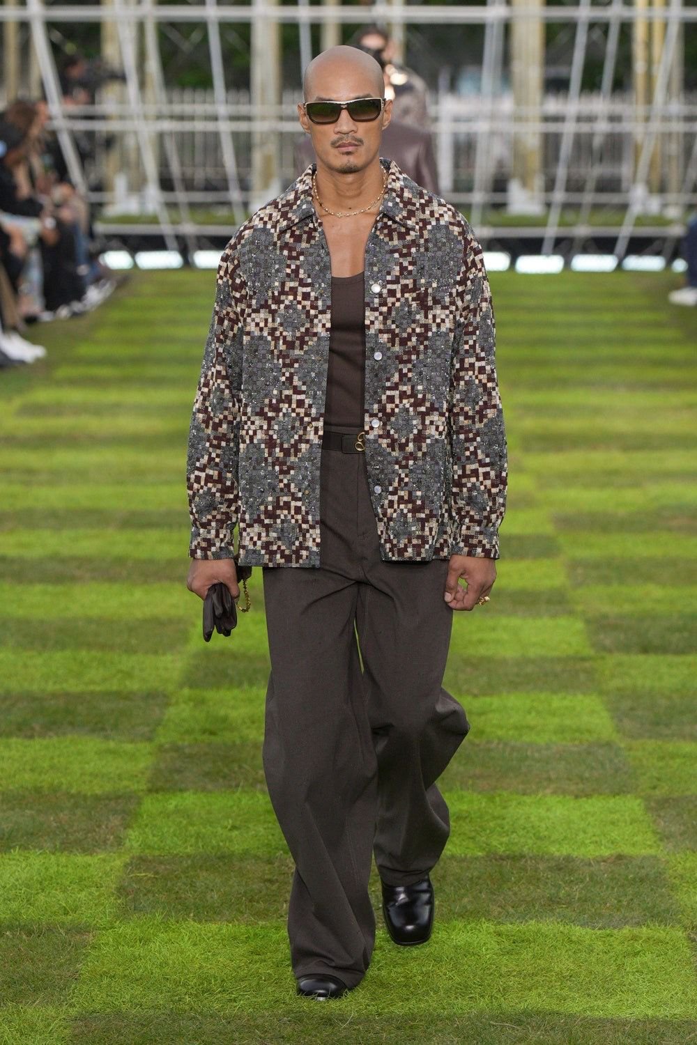 Paris Fashion Week 2025: Pharrell Williams Eleva Louis Vuitton com Coleção Elegante e Versátil