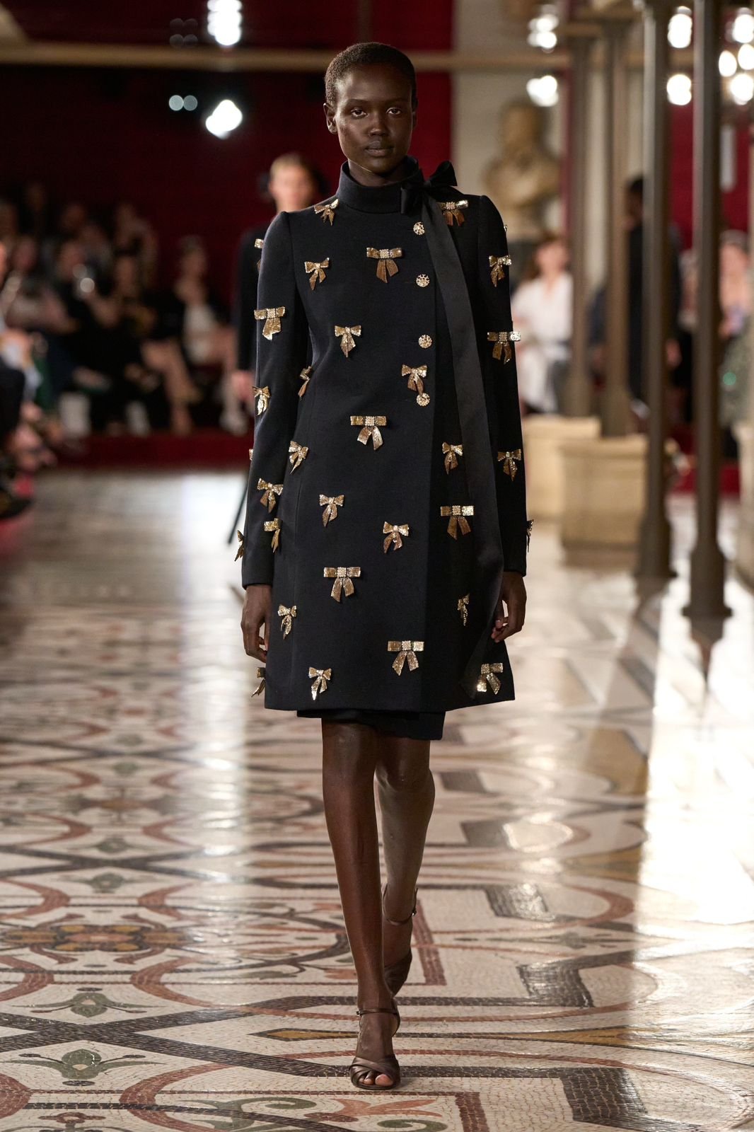 Paris Haute Couture: Chanel se despede de Virginie Wiard