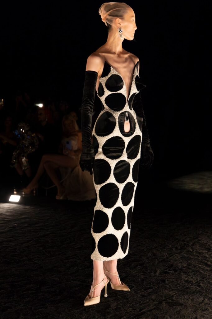 Paris Haute Couture: Schiaparelli e a Coleção Fênix de Daniel Rosenberry