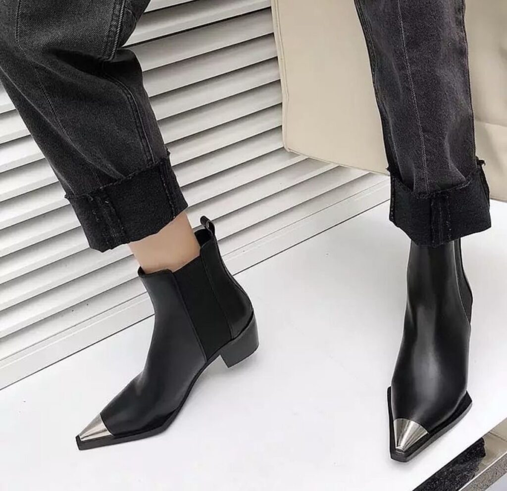 Tendência de Moda: Sapatos com Ponta de Metal