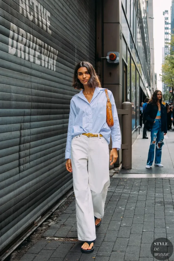 Jeans Branco é uma tendência atemporal; confira 5 dicas para criar looks incríveis