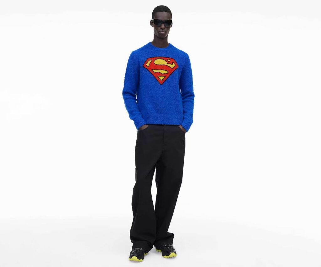 O Suéter Superman de NIGO Celebra 40 Anos de Marc Jacobs em Grande Estilo