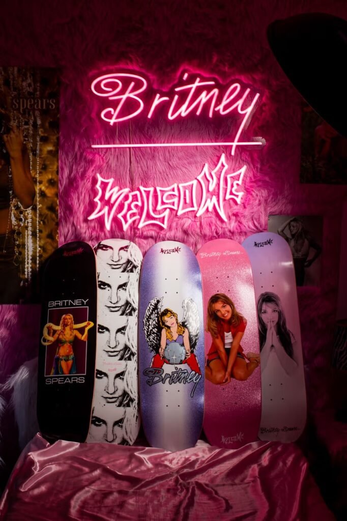 Welcome Skateboards e Britney Spears: A Colaboração que Une Skate e Pop