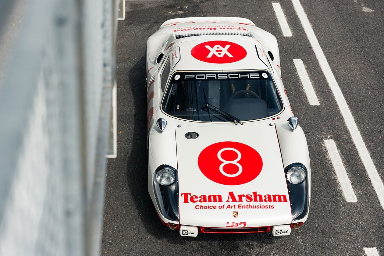 Team Ikuzawa e Daniel Arsham: Colaboração de Porsche 904 e Coleção Cápsula no Goodwood Revival 2024