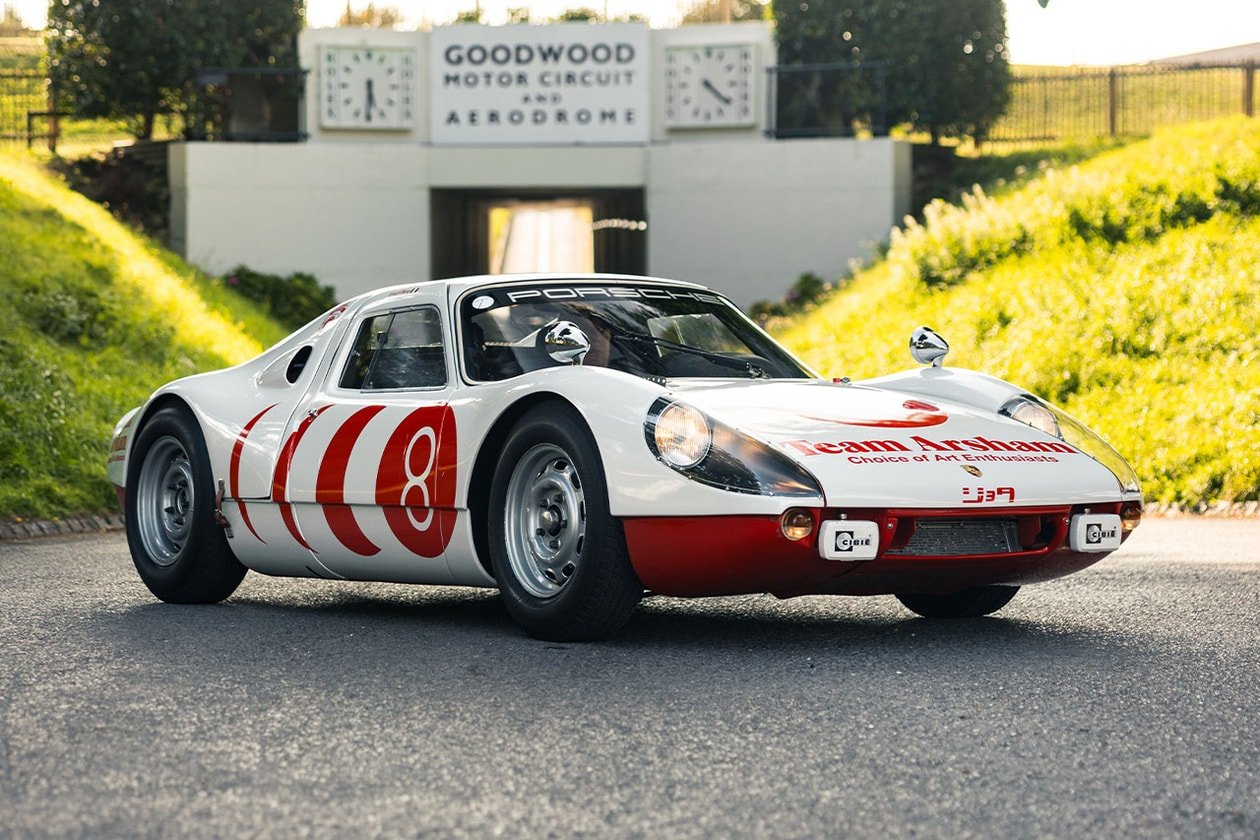 Team Ikuzawa e Daniel Arsham: Colaboração de Porsche 904 e Coleção Cápsula no Goodwood Revival 2024