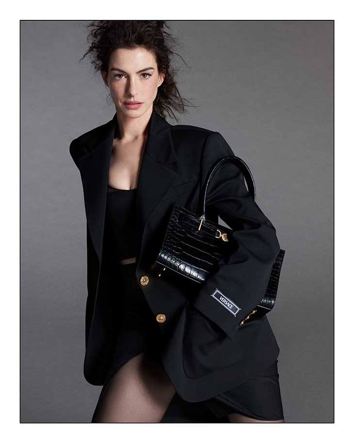 Versace Icons Collection: Anne Hathaway | Fonte: Versace