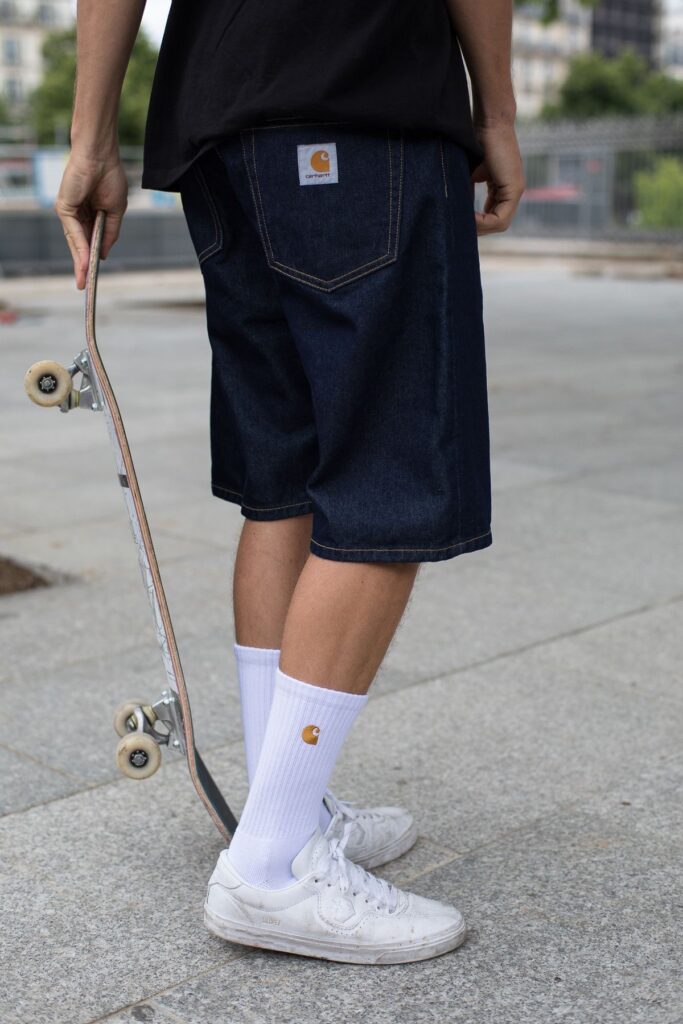 jorts tendência para o verão 2025, inspirações de looks com jorts.