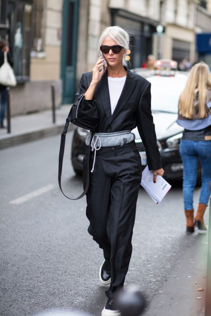 bolsas minimalistas: inspirações e dicas de combinação de looks.