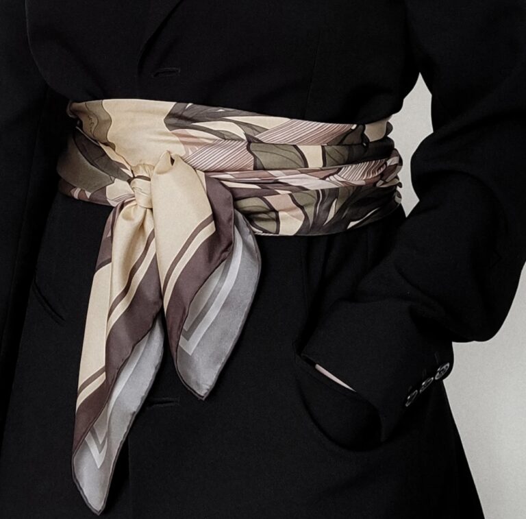 Lenço na Cintura: O truque de styling que está conquistando o street