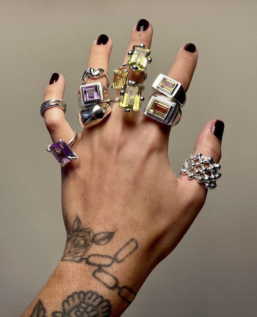 Como usar múltiplos anéis? Abrace a tendência Multiple Rings com estilo