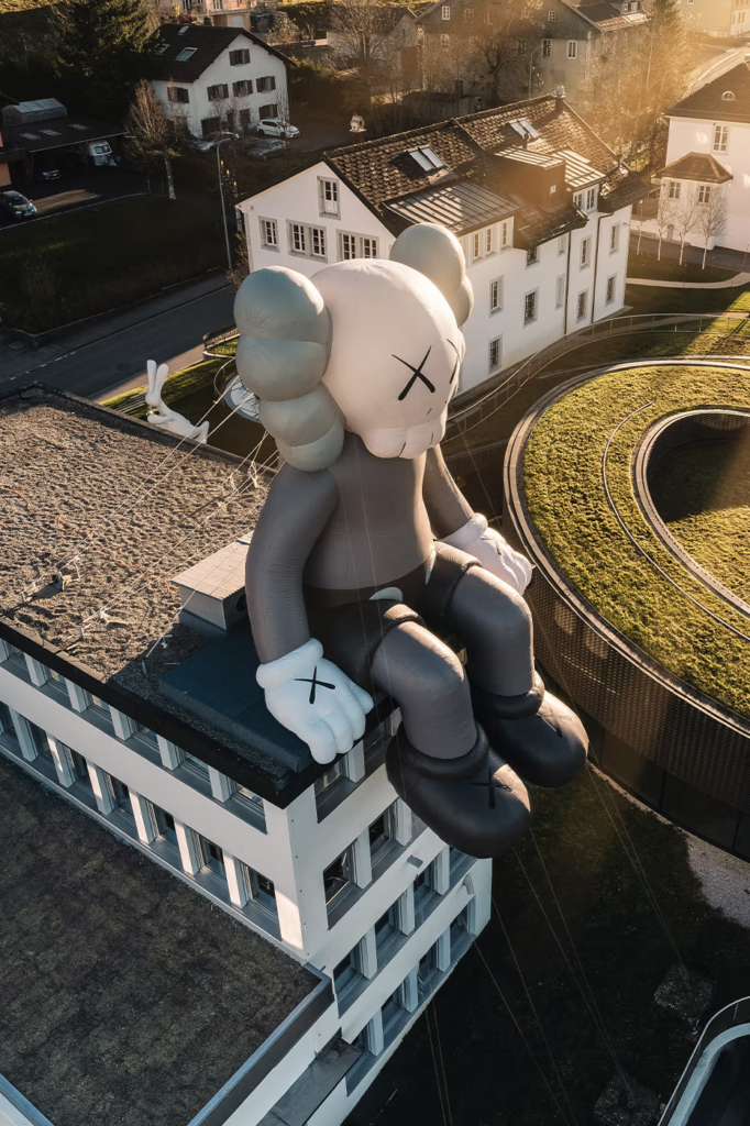 COMPANION de 11 metros do projeto KAWS: Holiday.