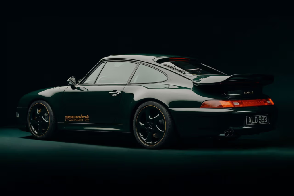 Aimé Leon Dore e Porsche apresentam o Personalizado 993 Turbo em Verde Mulberry.