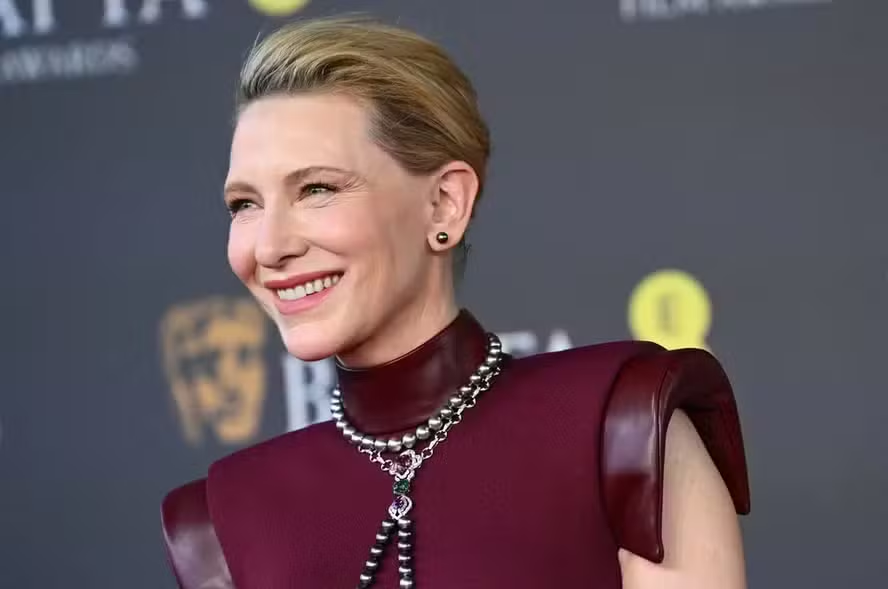 Cate Blanchett e Nicolas Ghesquière em shaping fashion, documentário da louis vuitton.