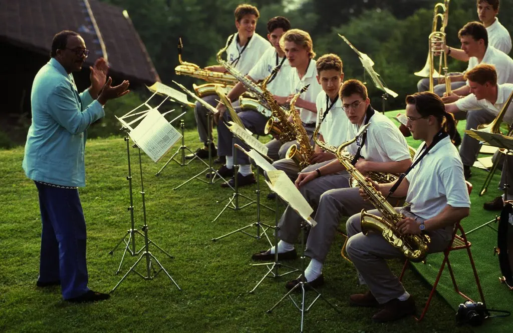 Quincy Jones com estudantes no Montreux Jazz Festival em 1991.