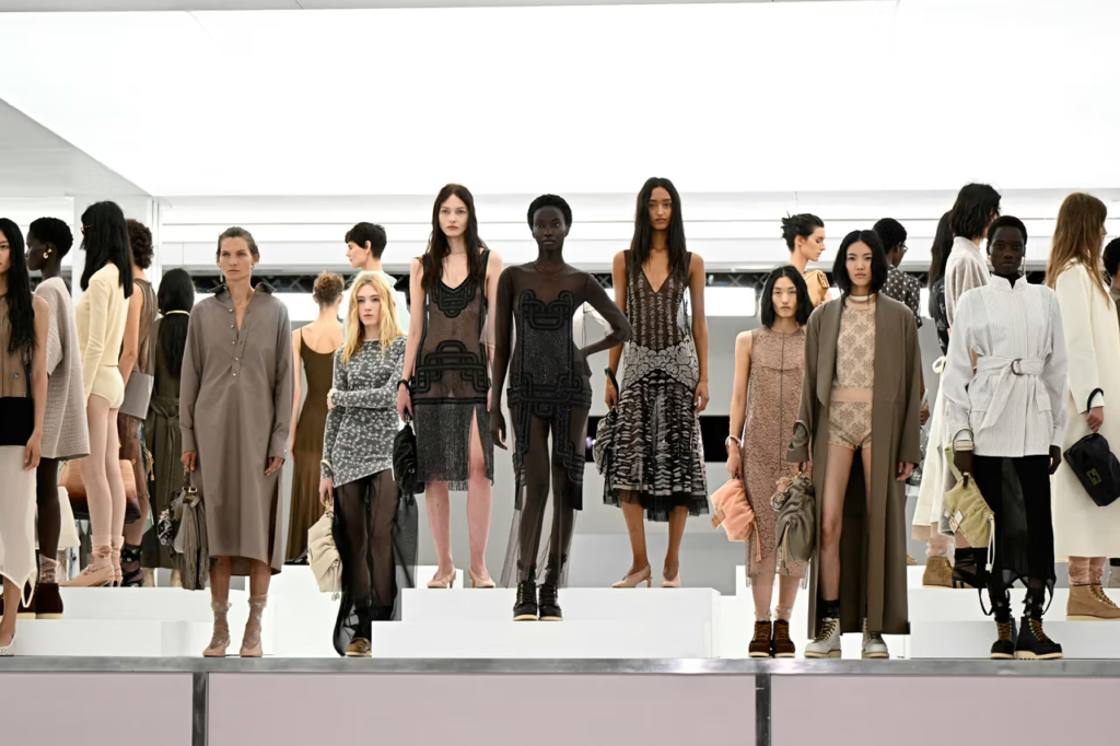 Fendi 100 anos: uma celebração de herança e inovação.