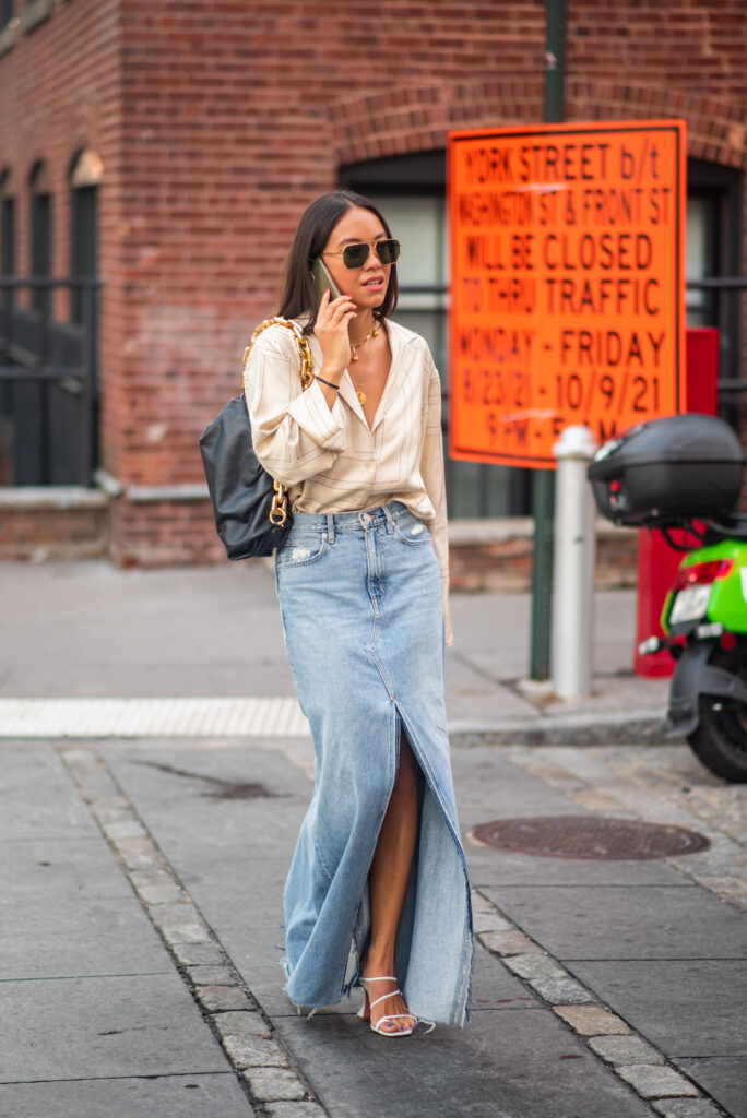 tendência saia jeans longa: ideais, dicas e inspirações para looks com saias jeans longa, a tendência verão 2025.