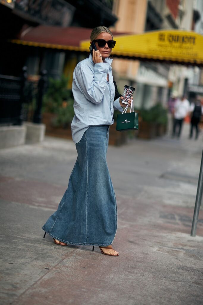 tendência saia jeans longa: ideais, dicas e inspirações para looks com saias jeans longa, a tendência verão 2025.