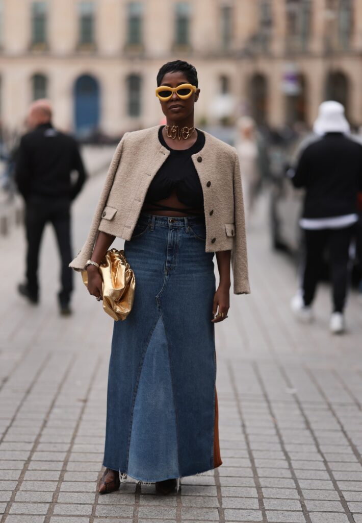 tendência saia jeans longa: ideais, dicas e inspirações para looks com saias jeans longa, a tendência verão 2025.