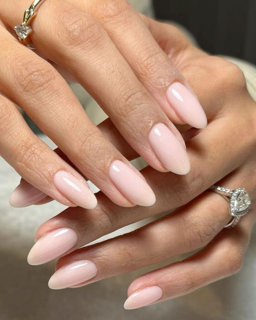 inspirações de unhas minimalistas.