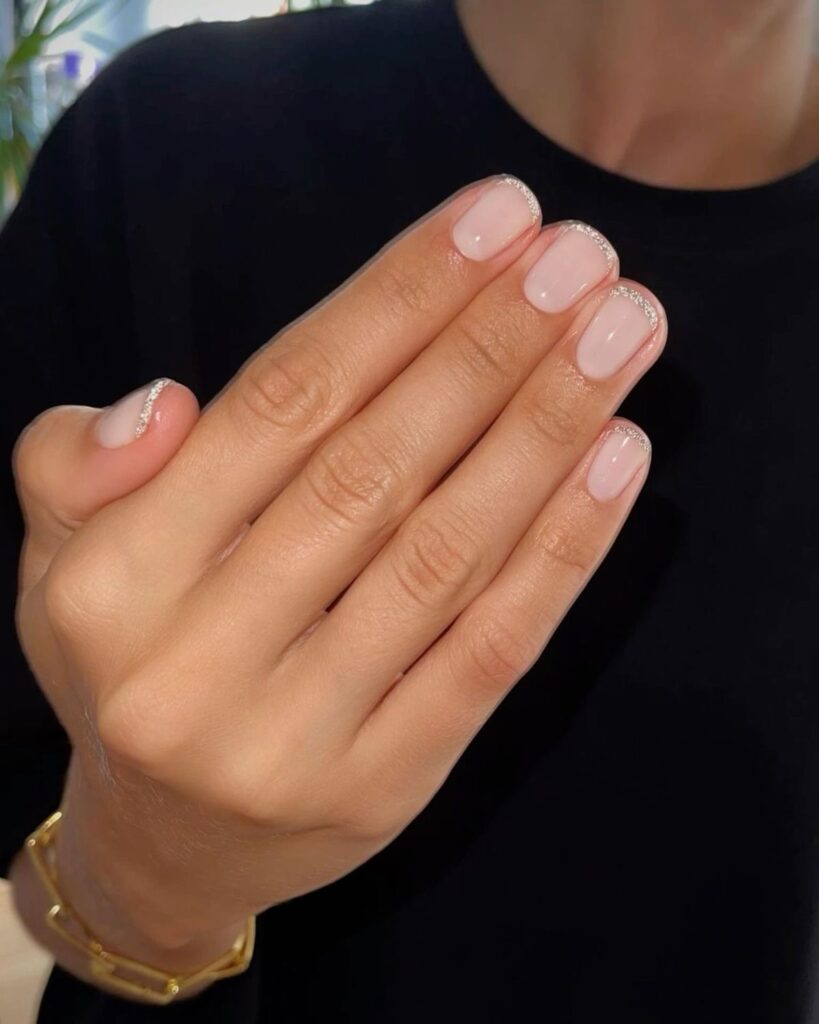 inspirações de unhas minimalistas.