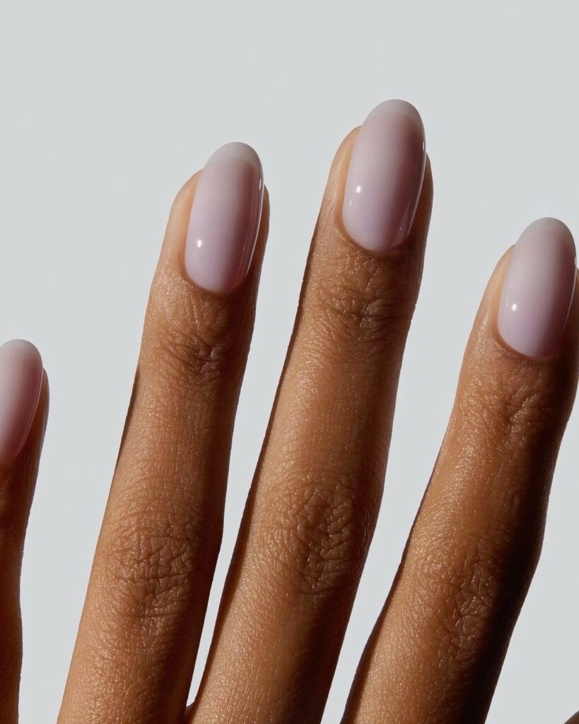 inspirações de unhas minimalistas.