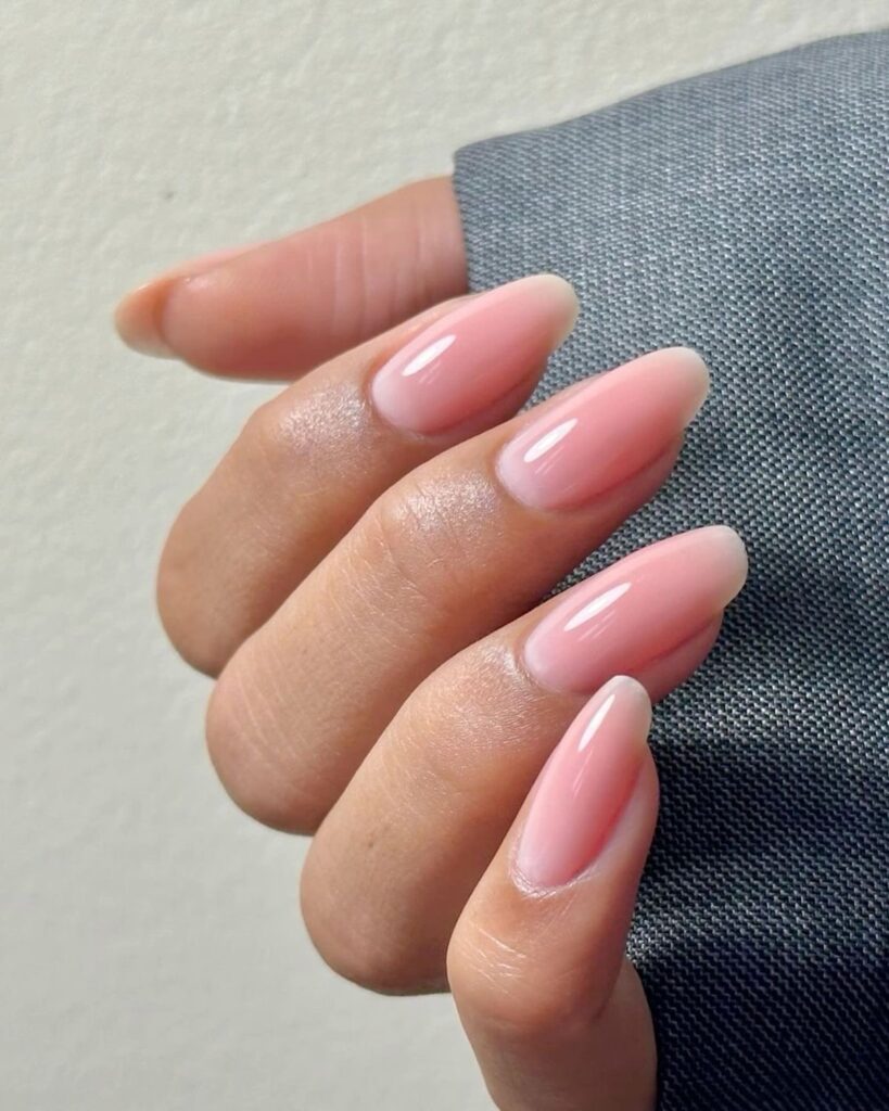 inspirações de unhas minimalistas.