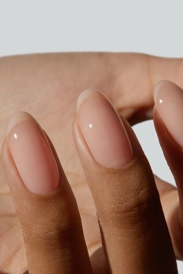 inspirações de unhas minimalistas.