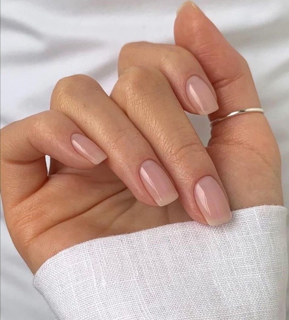 inspirações de unhas minimalistas.