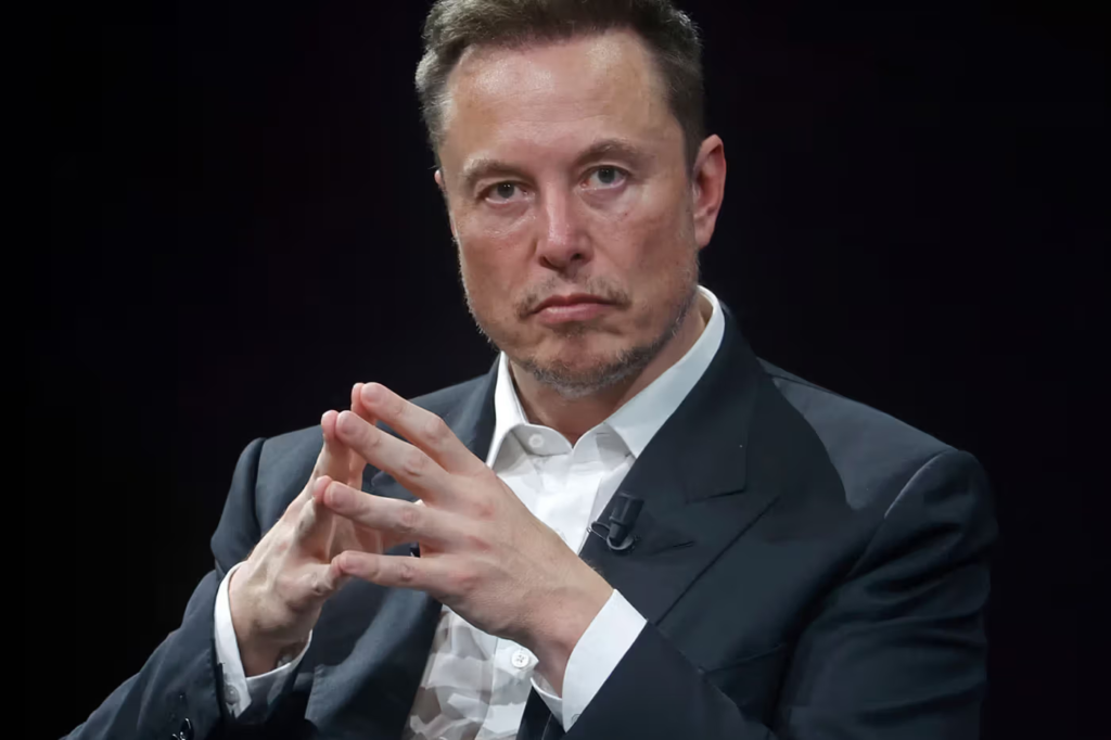 Elon Musk é a primeira pessoa a alcançar patrimônio de $400 bilhões de dólares no mundo.