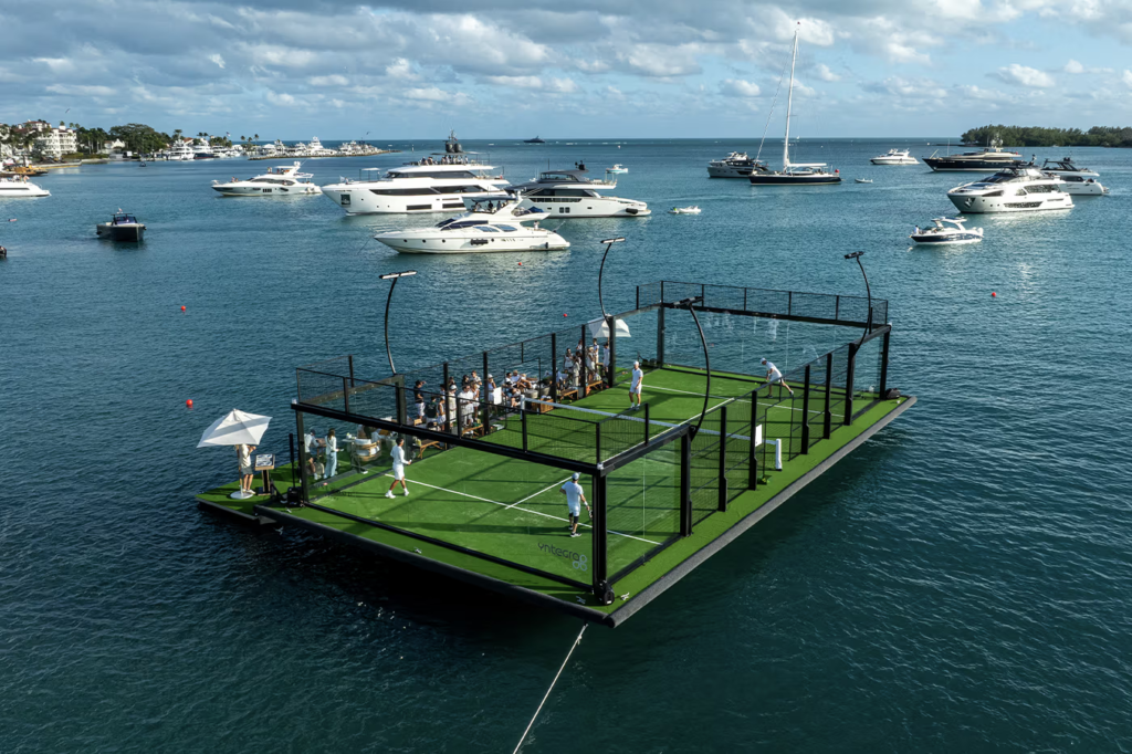 Miami inaugura Primeira Quadra Flutuante de Padel do mundo.