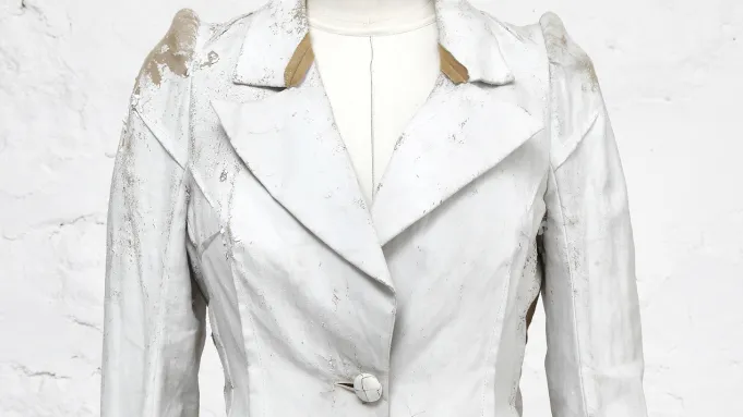 Peça de  Maison Martin Margiela para o leilão de Margiela em Paris.